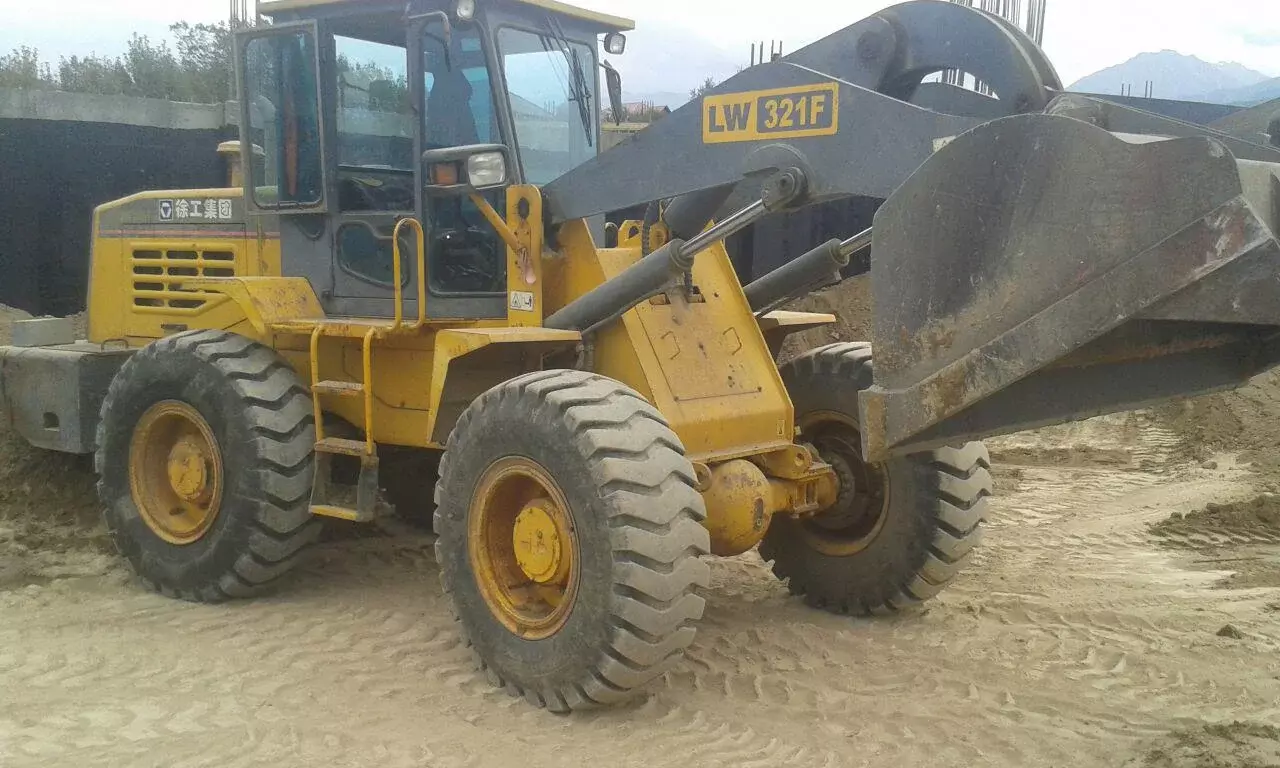 KOMATSU
