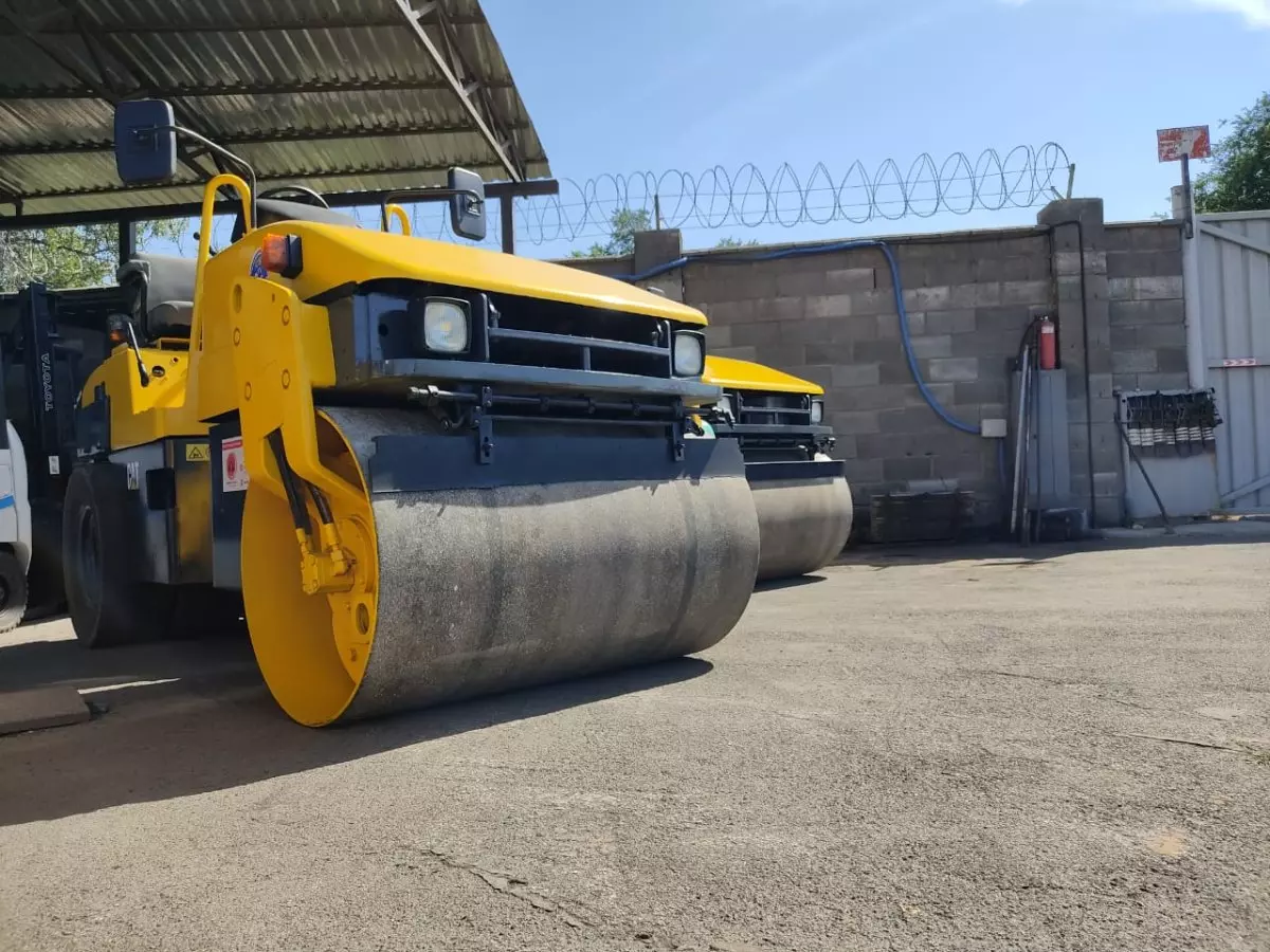 Caterpillar CB-335D, Каток