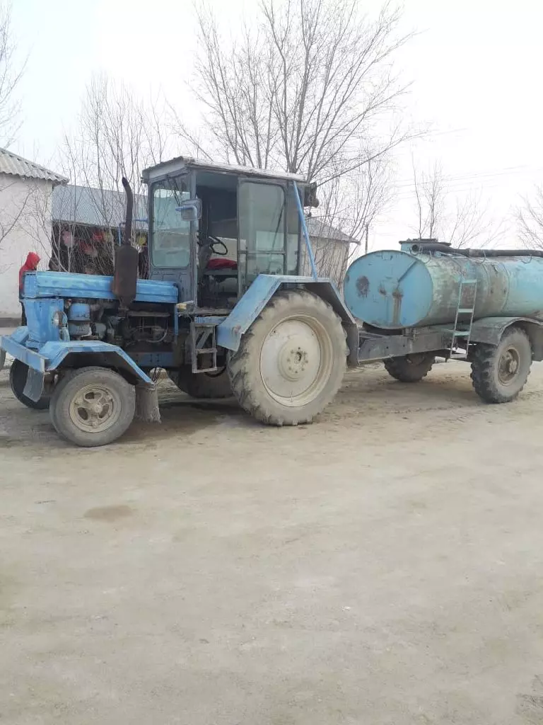 ЮМЗ ПЭ-Ф-1Б, Тракторы