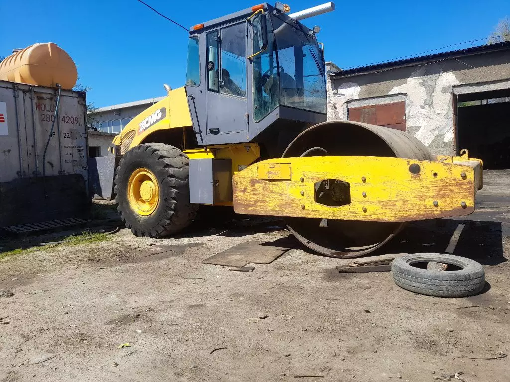 XCMG XS162J, Каток