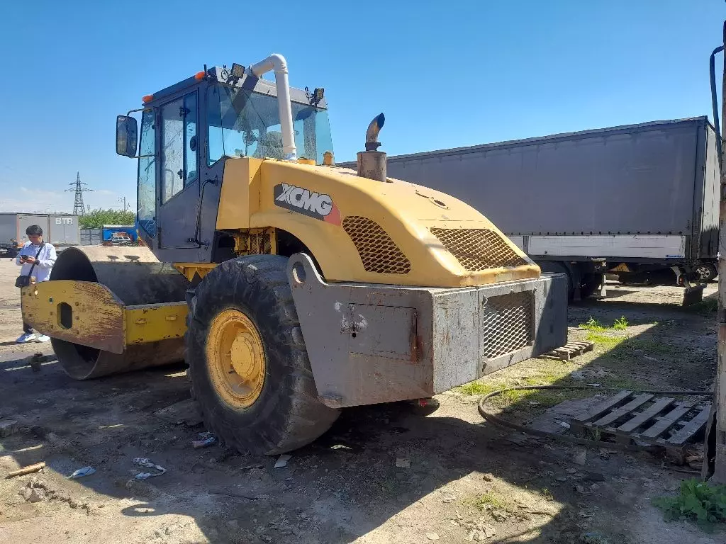 XCMG XS162J, Каток