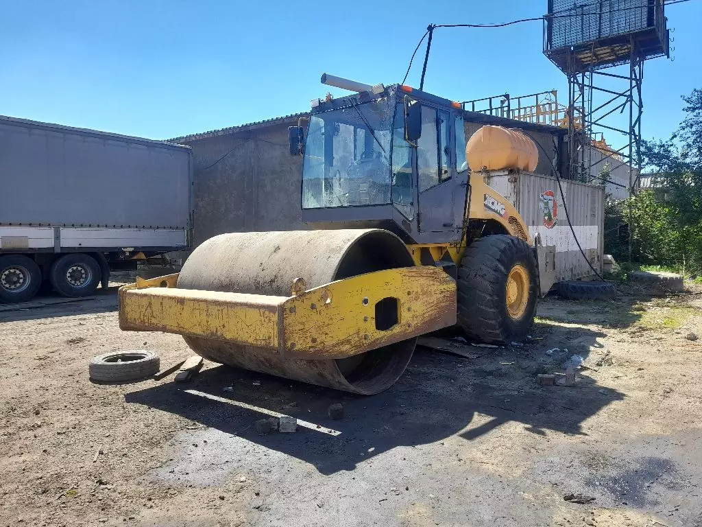 XCMG XS162J, Каток