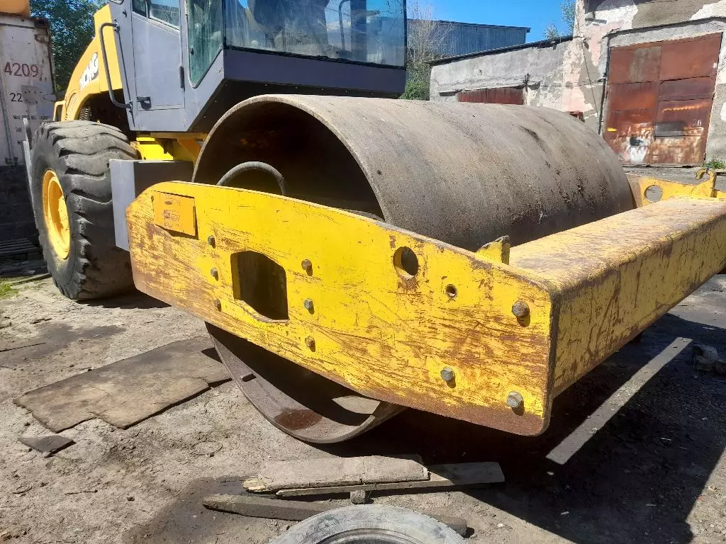 XCMG XS162J, Каток