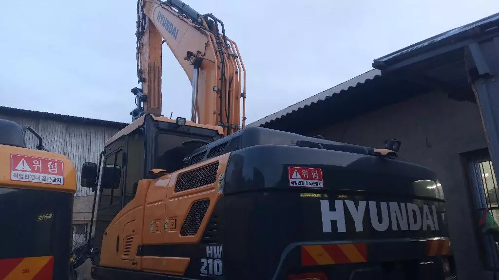 Hyundai hw145, Колесные экскаваторы