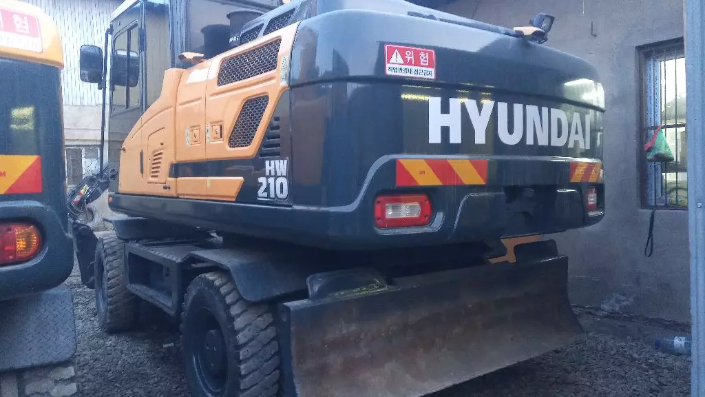 Hyundai hw145, Колесные экскаваторы