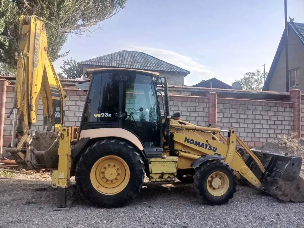Komatsu WB93R, Экскаваторы-погрузчики