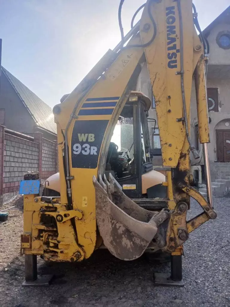 Komatsu WB93R, Экскаваторы-погрузчики