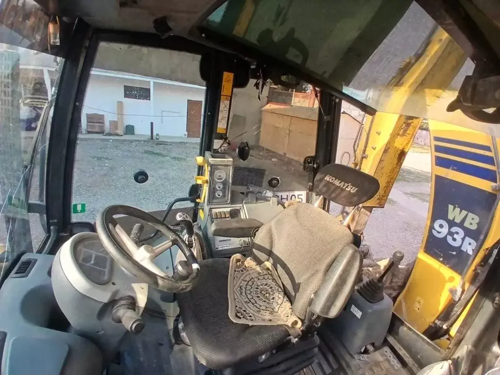 Komatsu WB93R, Экскаваторы-погрузчики