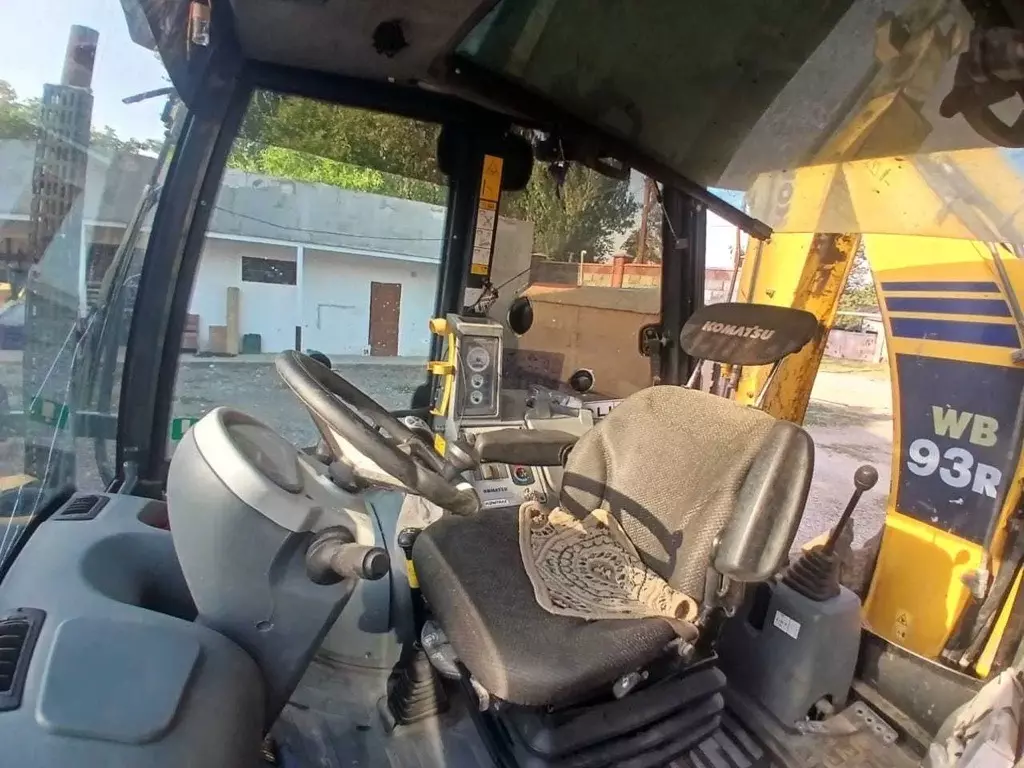 Komatsu WB93R, Экскаваторы-погрузчики