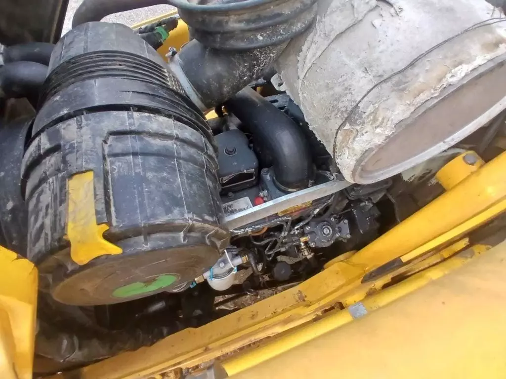 Komatsu WB93R, Экскаваторы-погрузчики