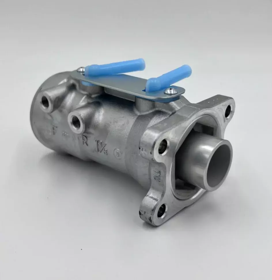 Главный тормозной цилиндр для ISUZU NPR71 - 700P 4HK1