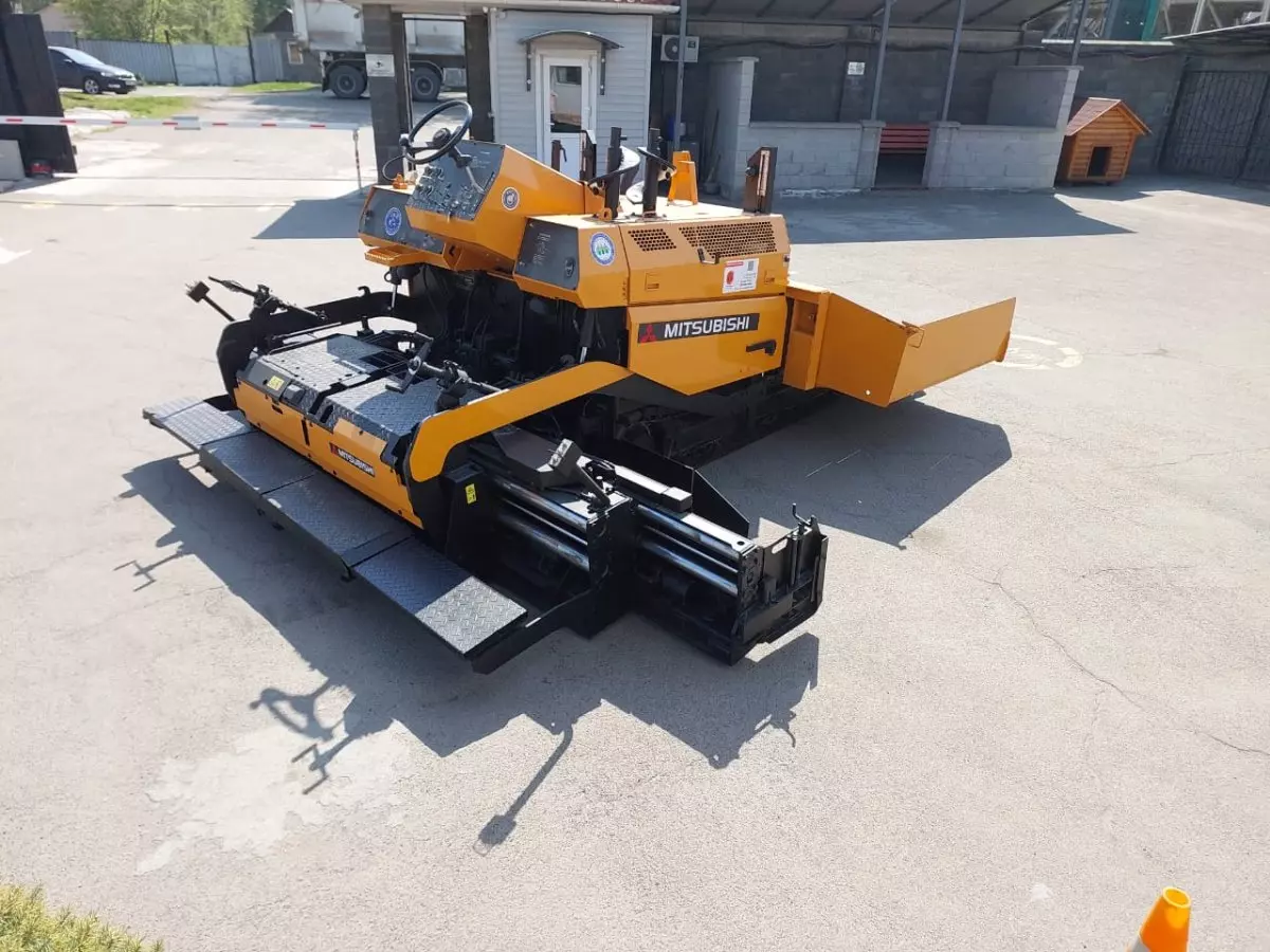 Mitsubishi MF43, Асфальтоукладчики