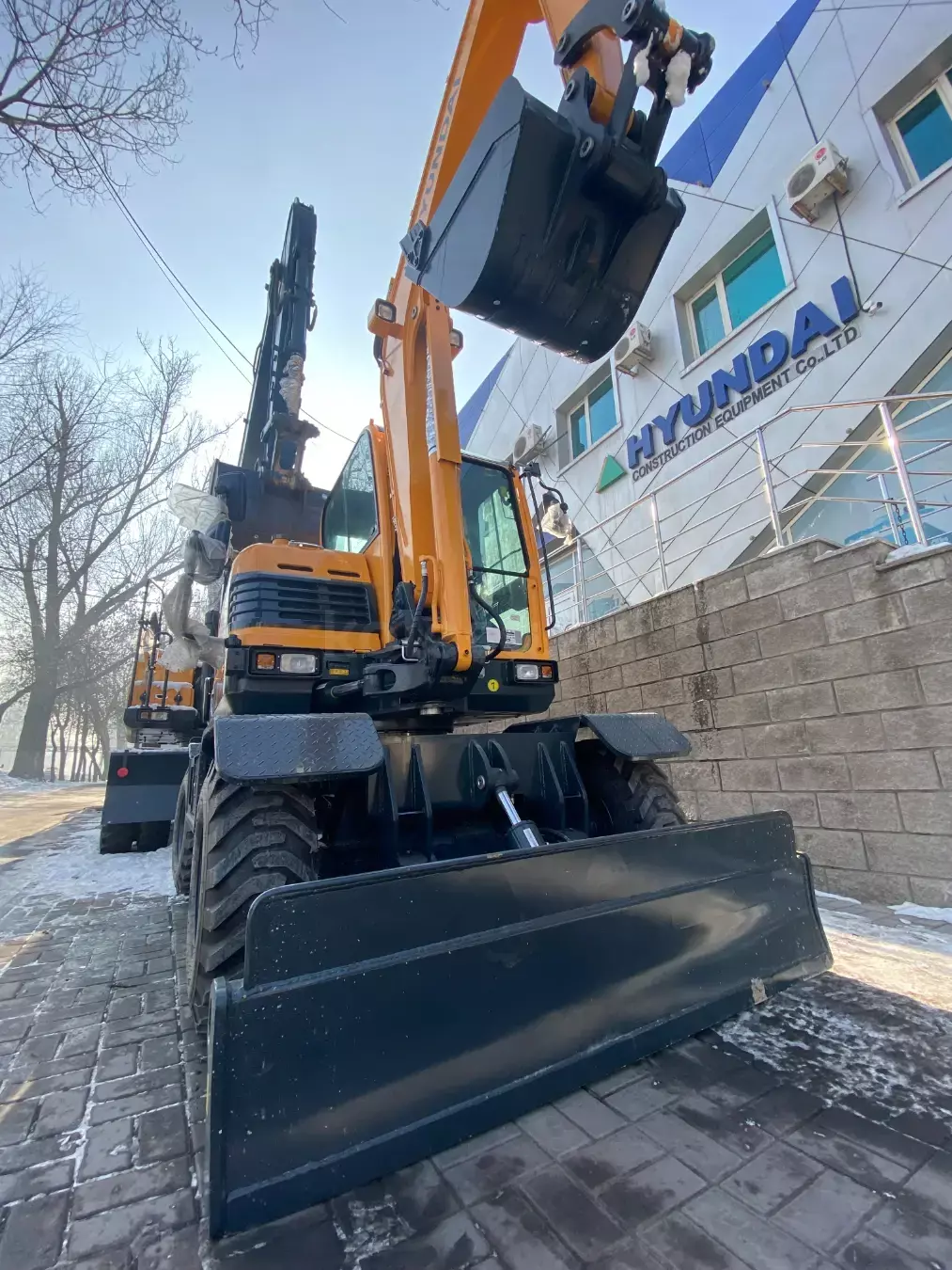 Hyundai R60W-9S