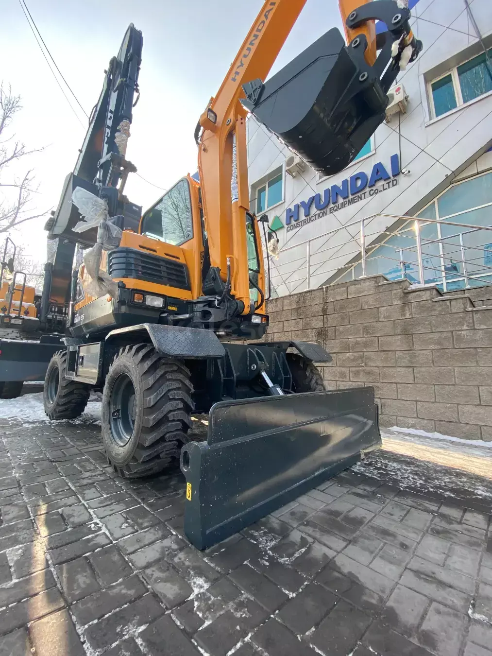 Hyundai R60W-9S