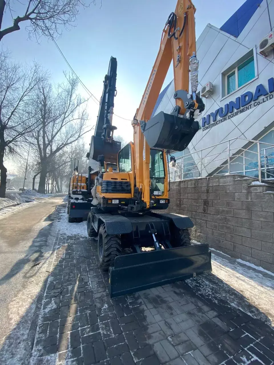 Hyundai R60W-9S