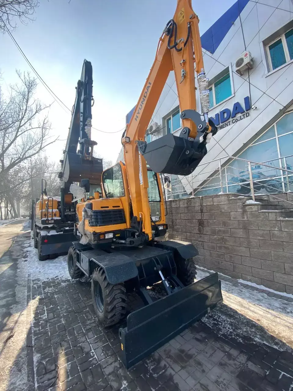 Hyundai R60W-9S