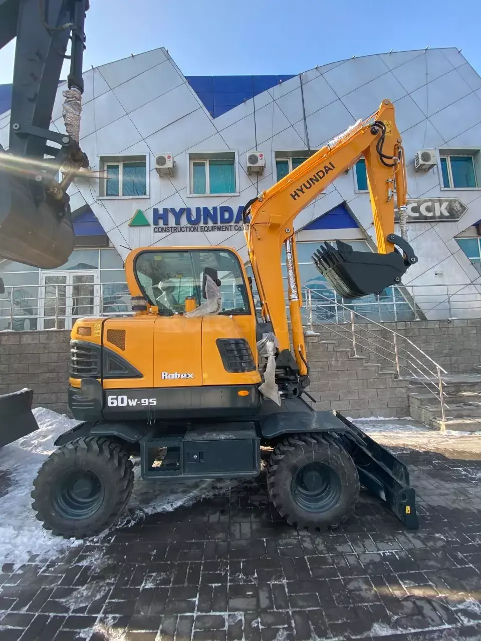Hyundai R60W-9S