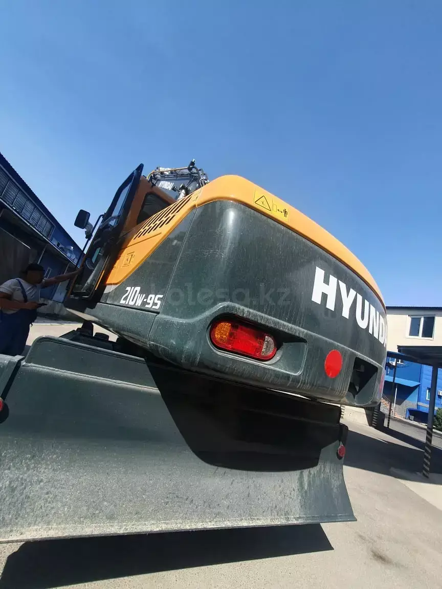 Hyundai R210W-9S