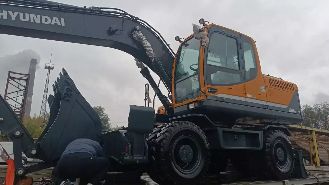 Hyundai R210W-9S
