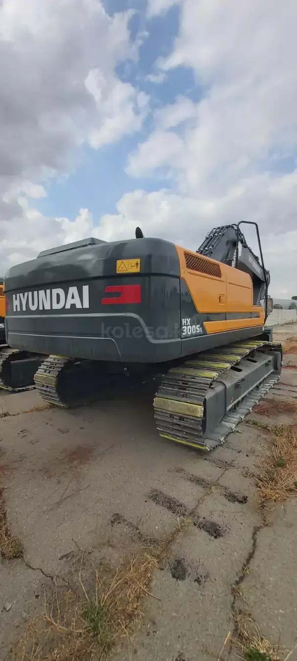 Hyundai HX300LC