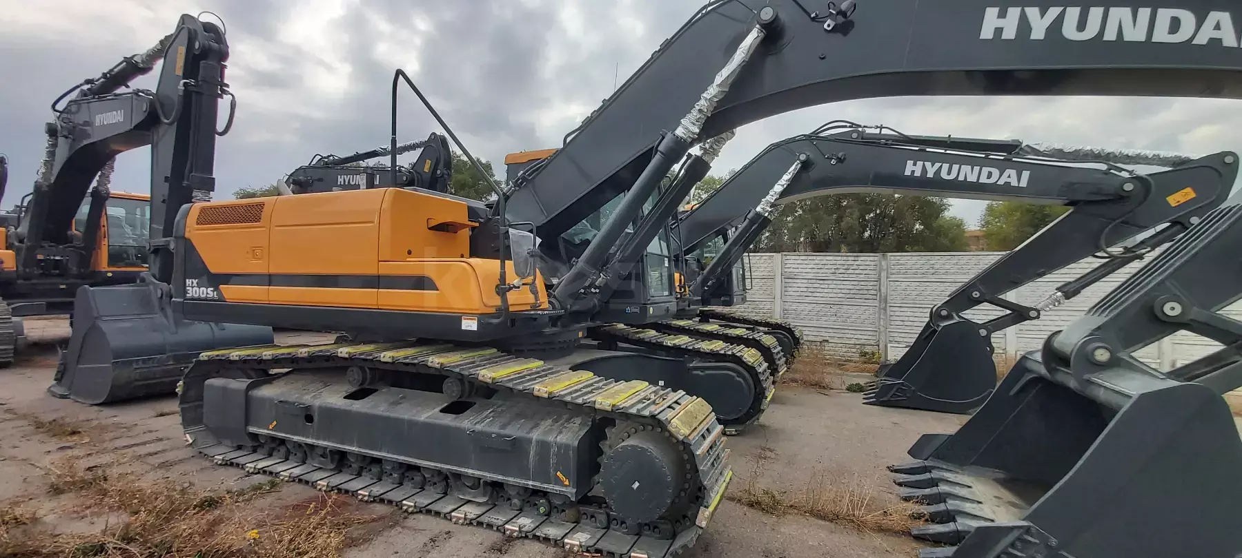 Hyundai HX300LC