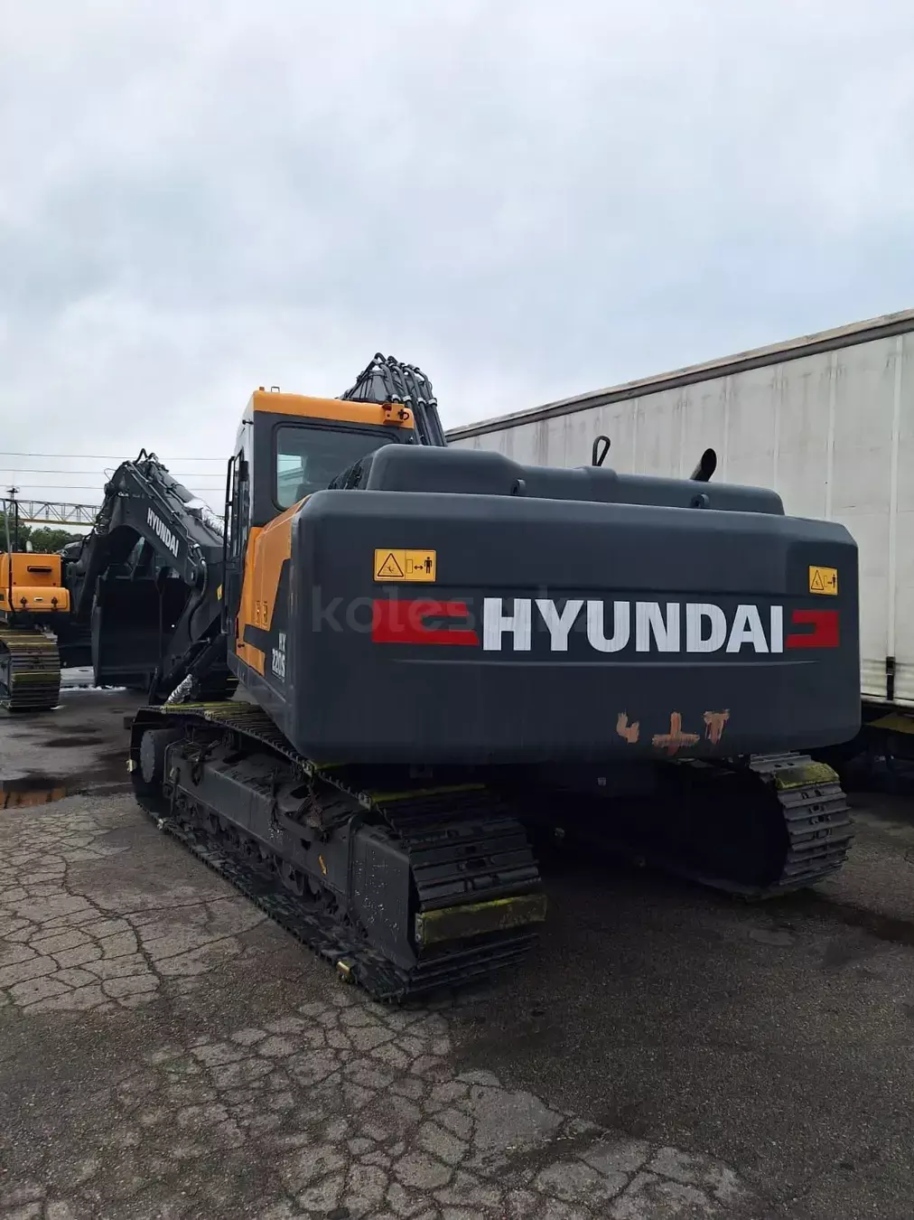 HYUNDAI HX220S