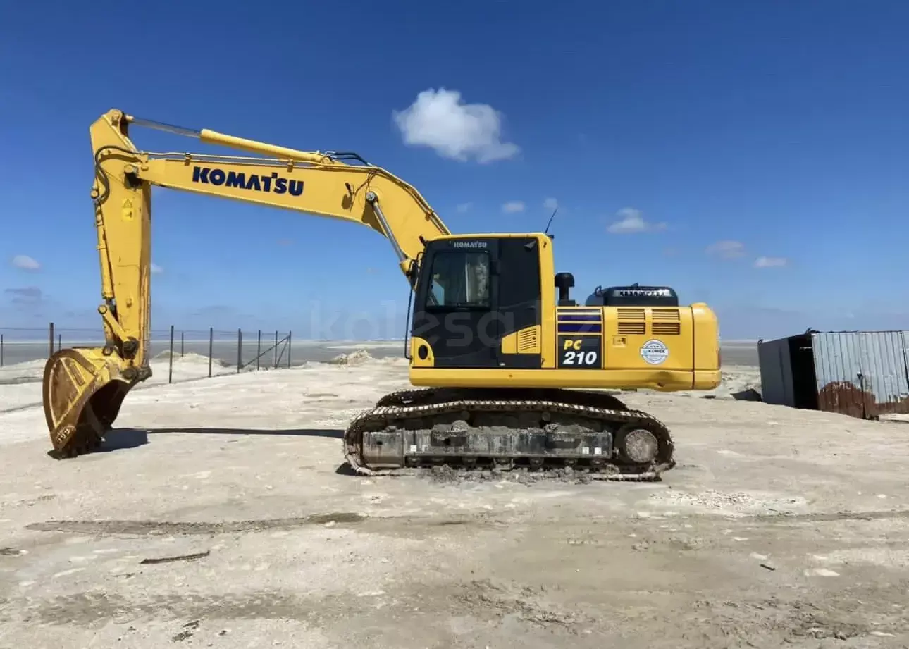 Komatsu PC210