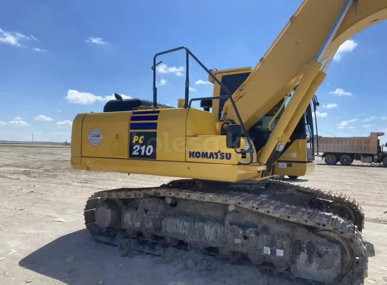 Komatsu PC210