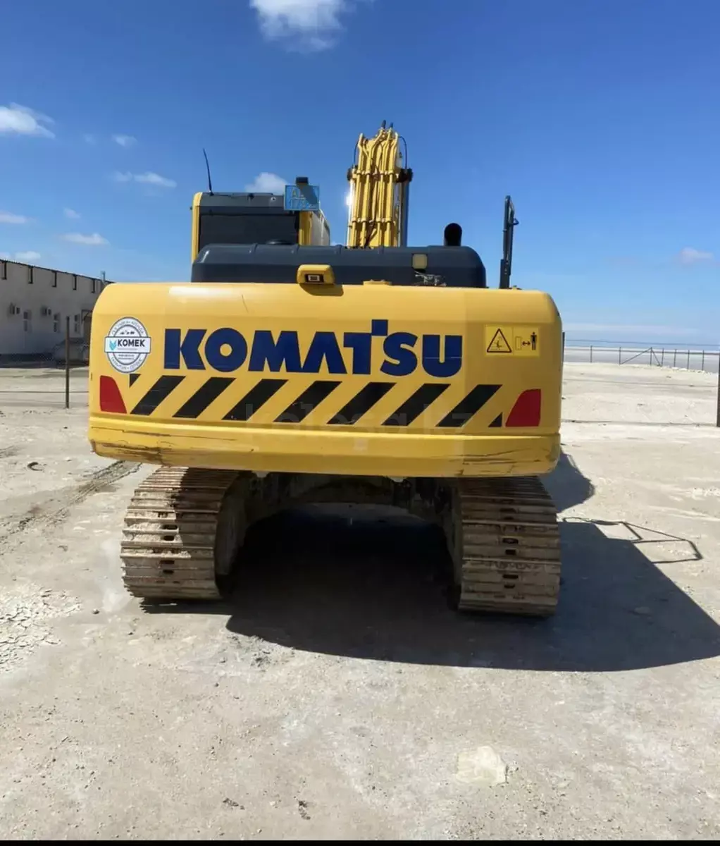 Komatsu PC210