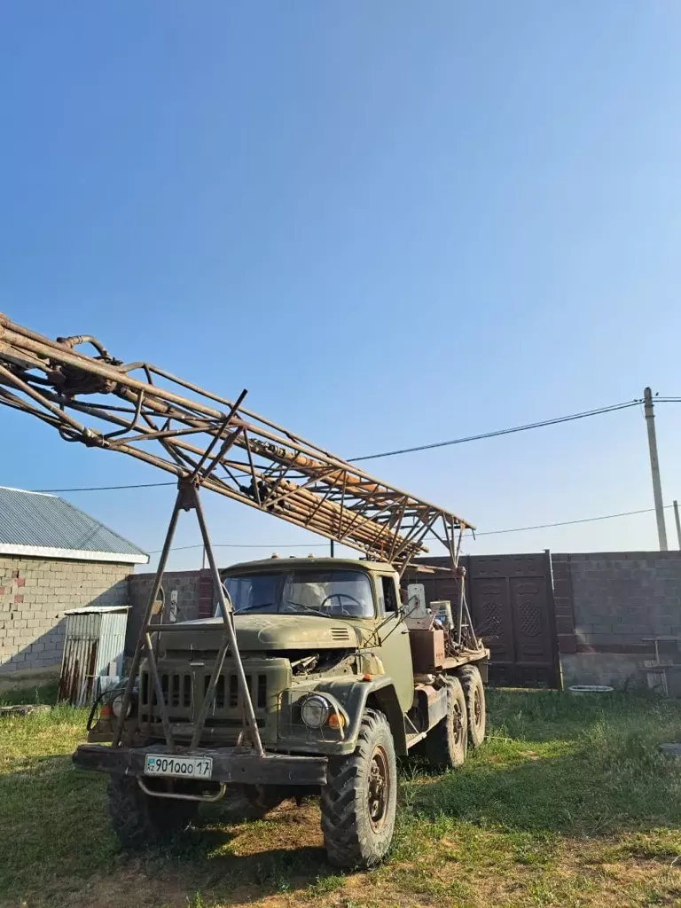 Бурагрегат УРБ 2А2 на шасси Зил, Бурильно-крановые машины