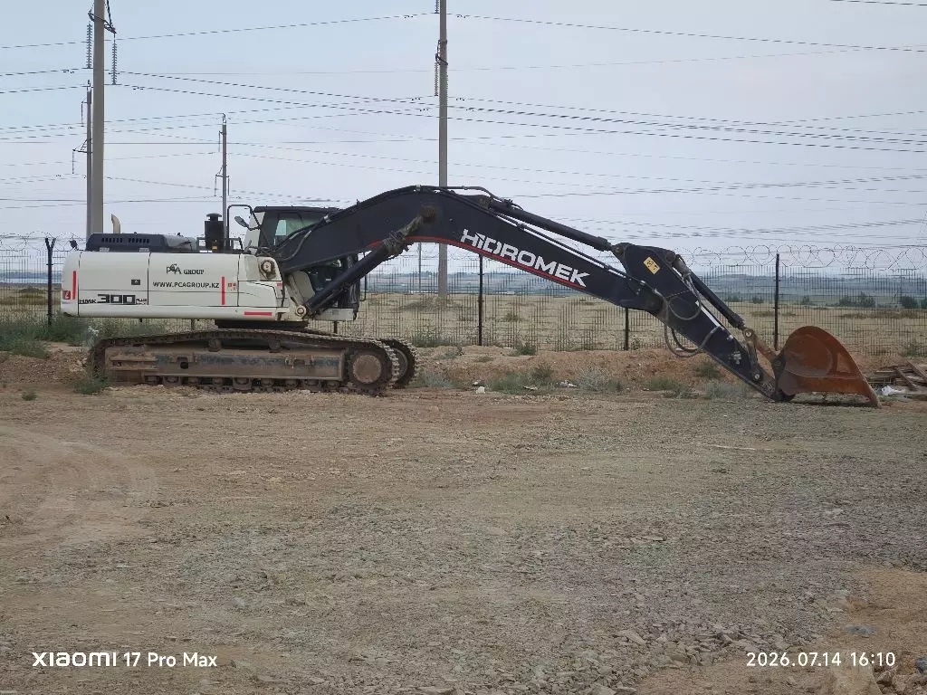 Hidromek HMK 300 LC-2, Гусеничные экскаваторы