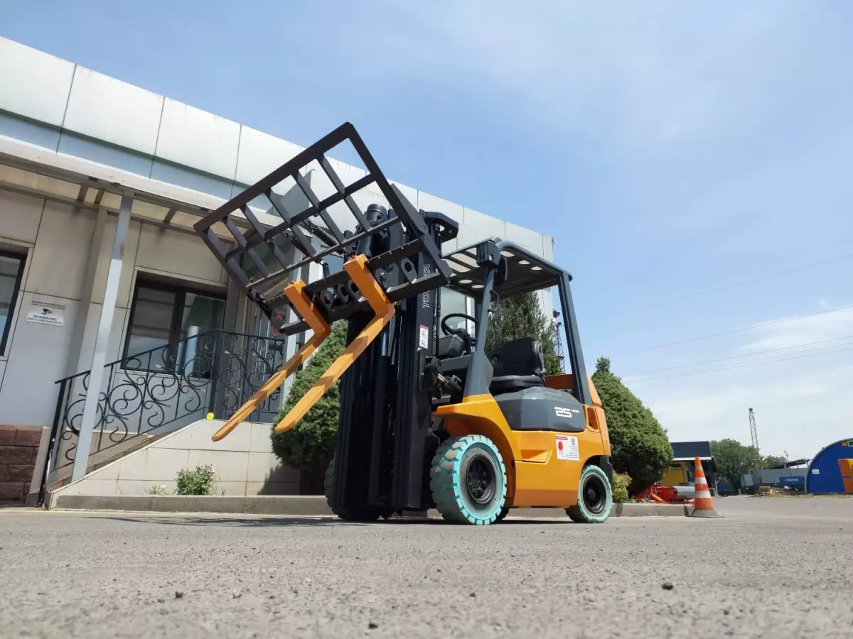 Toyota 7FG25 8306, Вилочные автопогрузчики