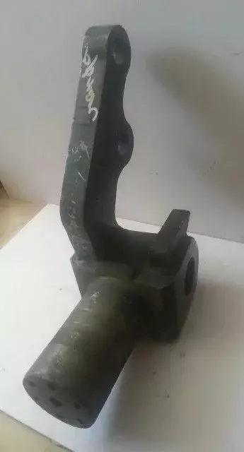 Цапфа (левая) на двух креплениях PY180G.17.23 на автогрейдер XCMG GR215, GR180
