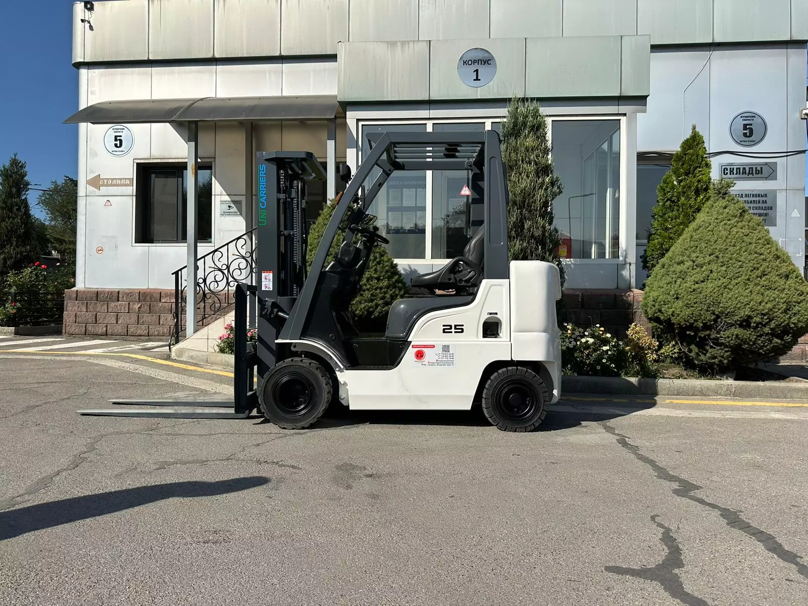 Nissan FG25 10301, Вилочные электропогрузчики