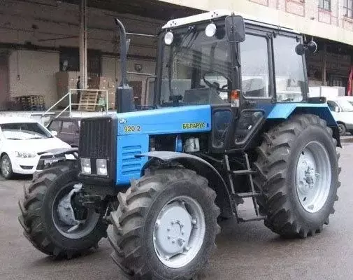 МТЗ 320П04, Тракторы