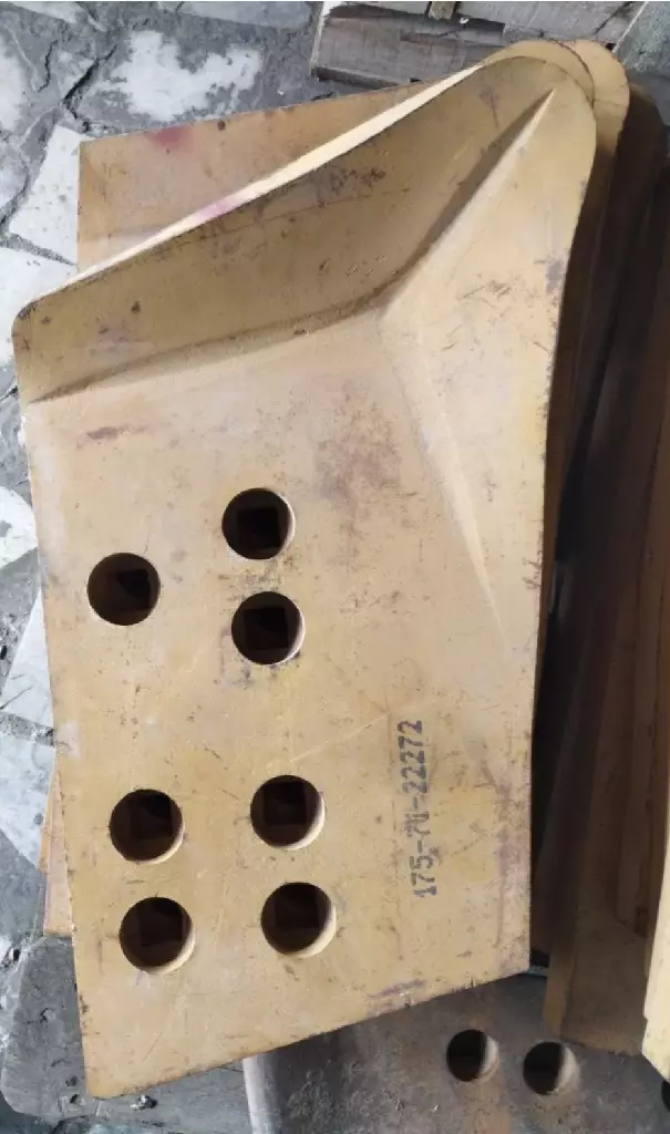 Нож отвала угловой левый KOMATSU /175-71-22272