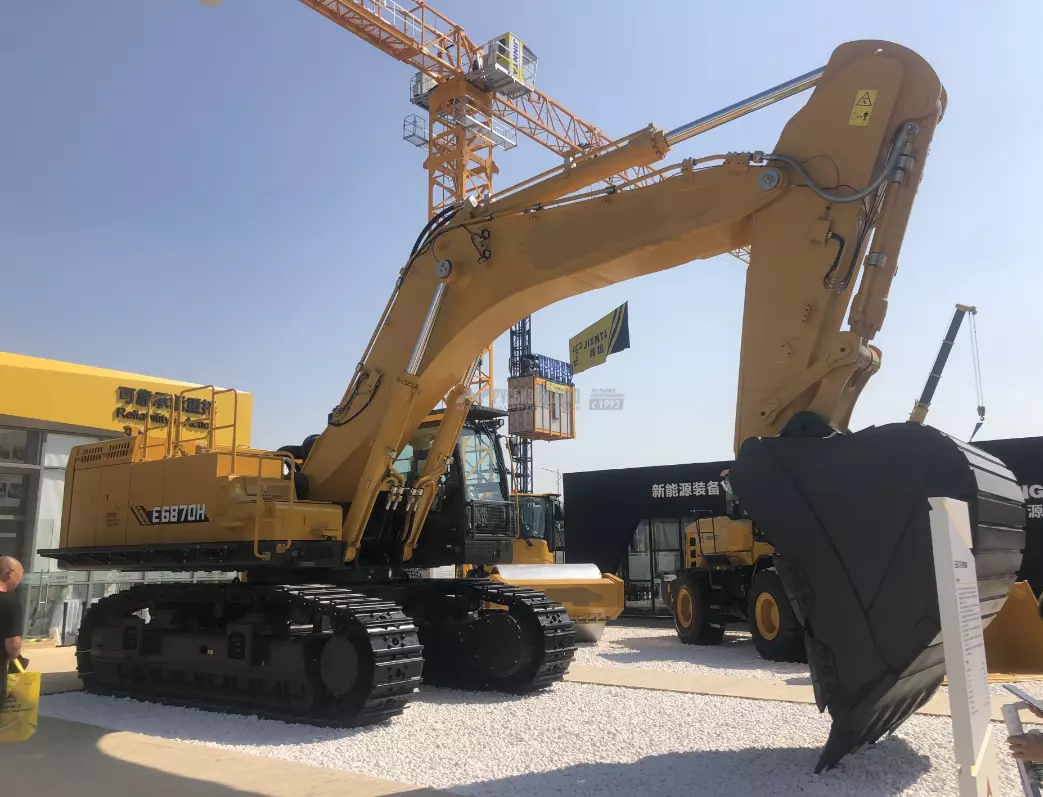 LGCE E690F, Гусеничные экскаваторы