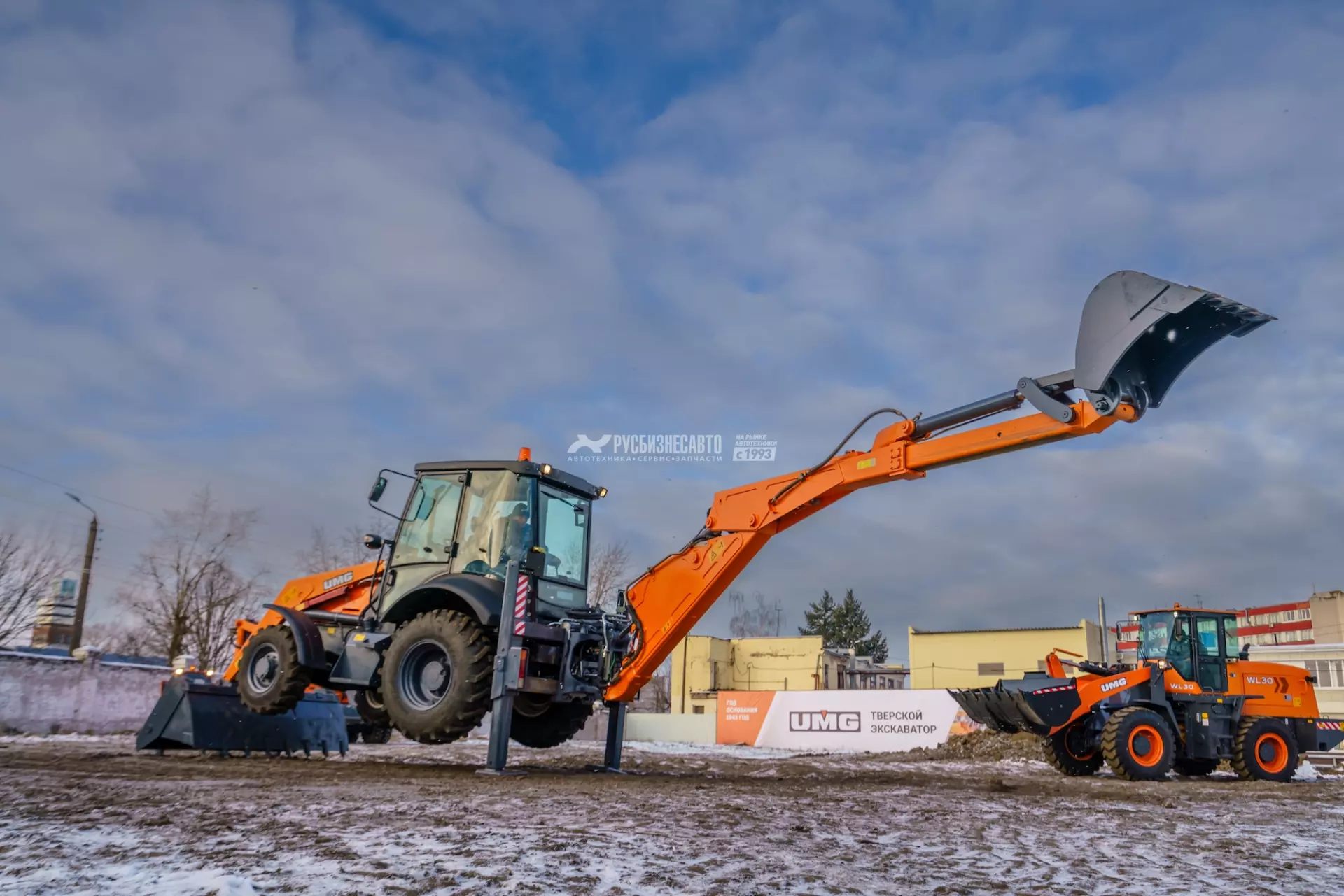 UMG TLB 827, Экскаваторы-погрузчики