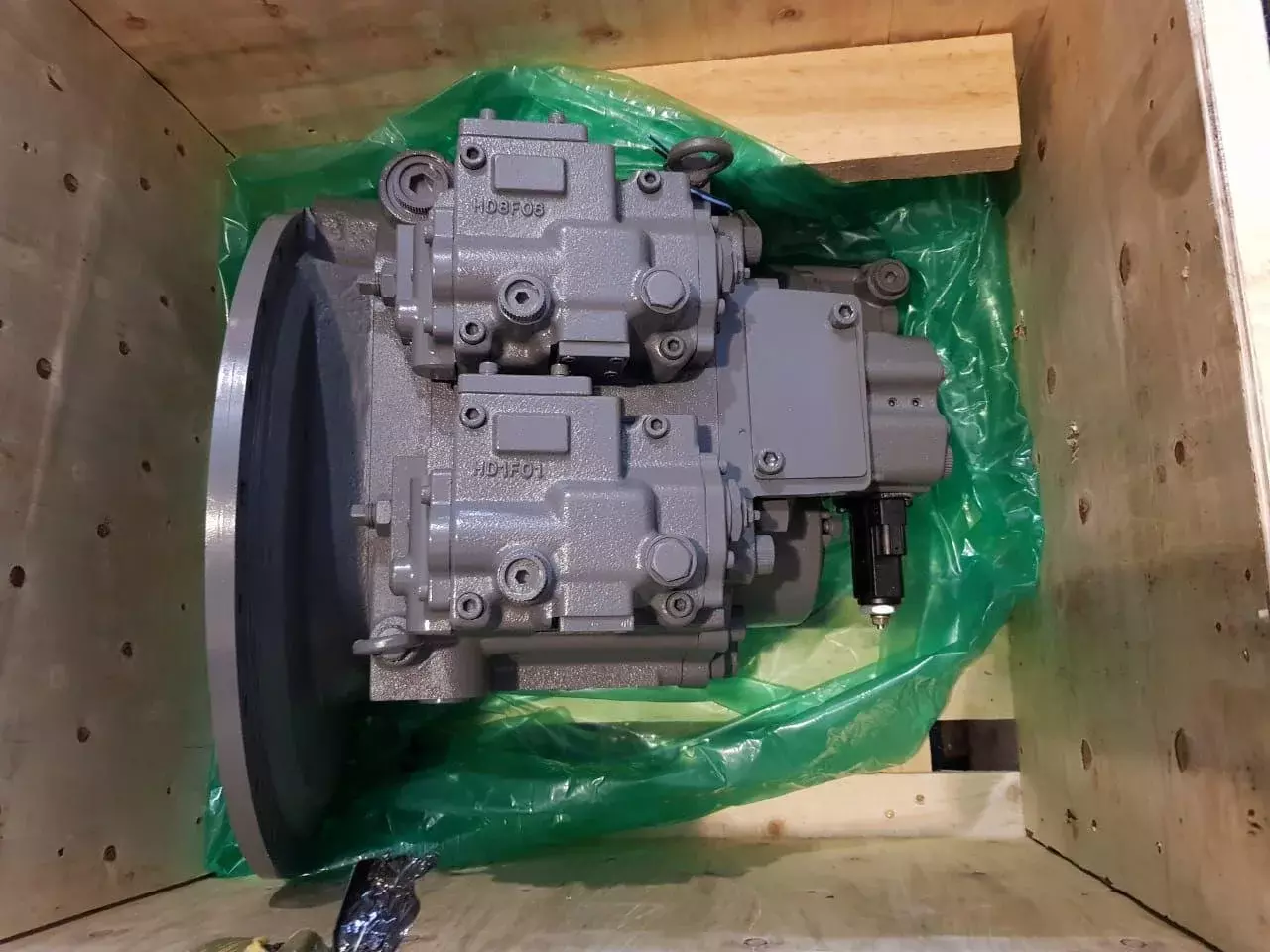 Гидравлический насос на экскаватор HYUNDAI R210W-9S