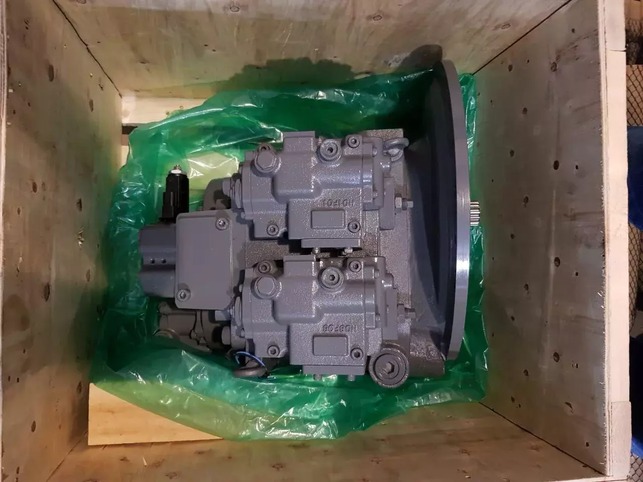 Гидравлический насос на экскаватор HYUNDAI R200W-7 Код: 31N6-15010