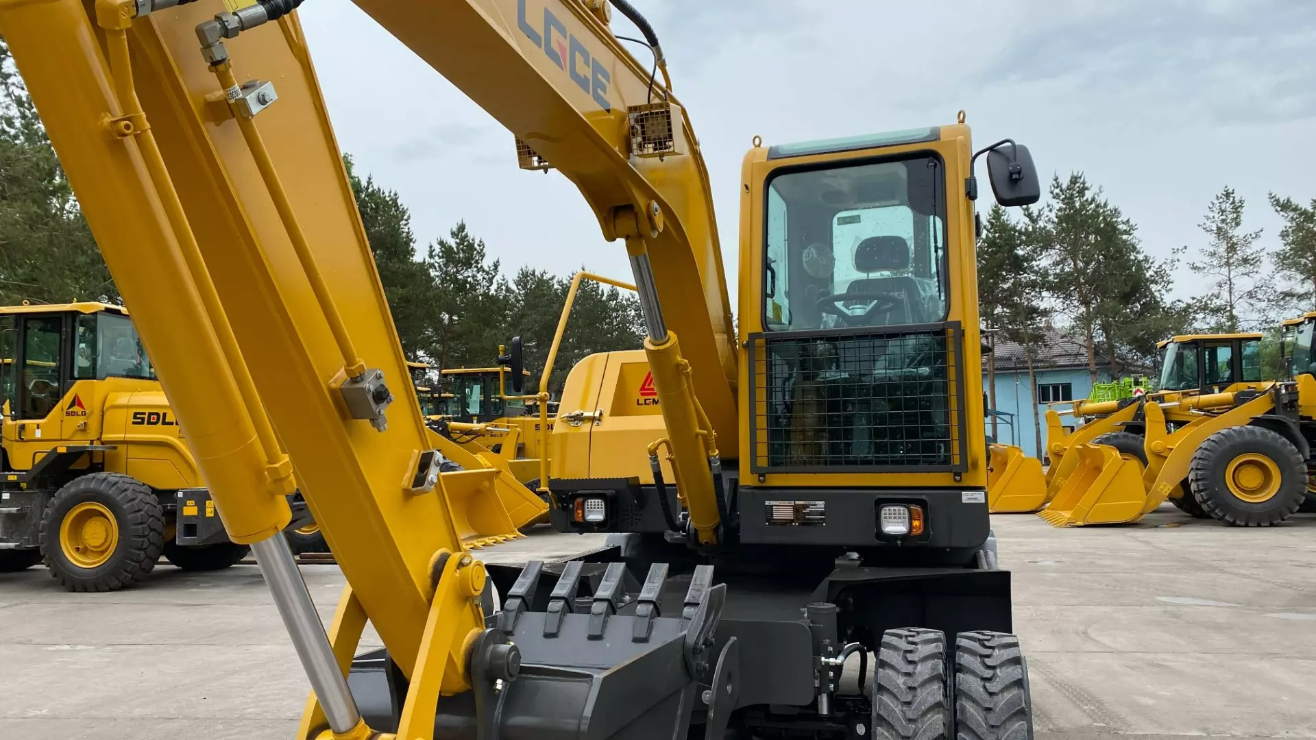 SDLG EA795F, Колесные экскаваторы