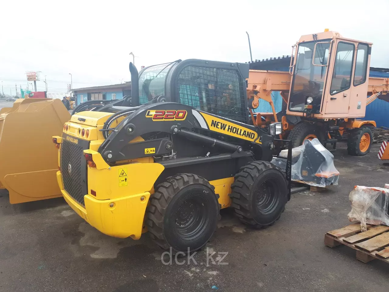 New Holland L220