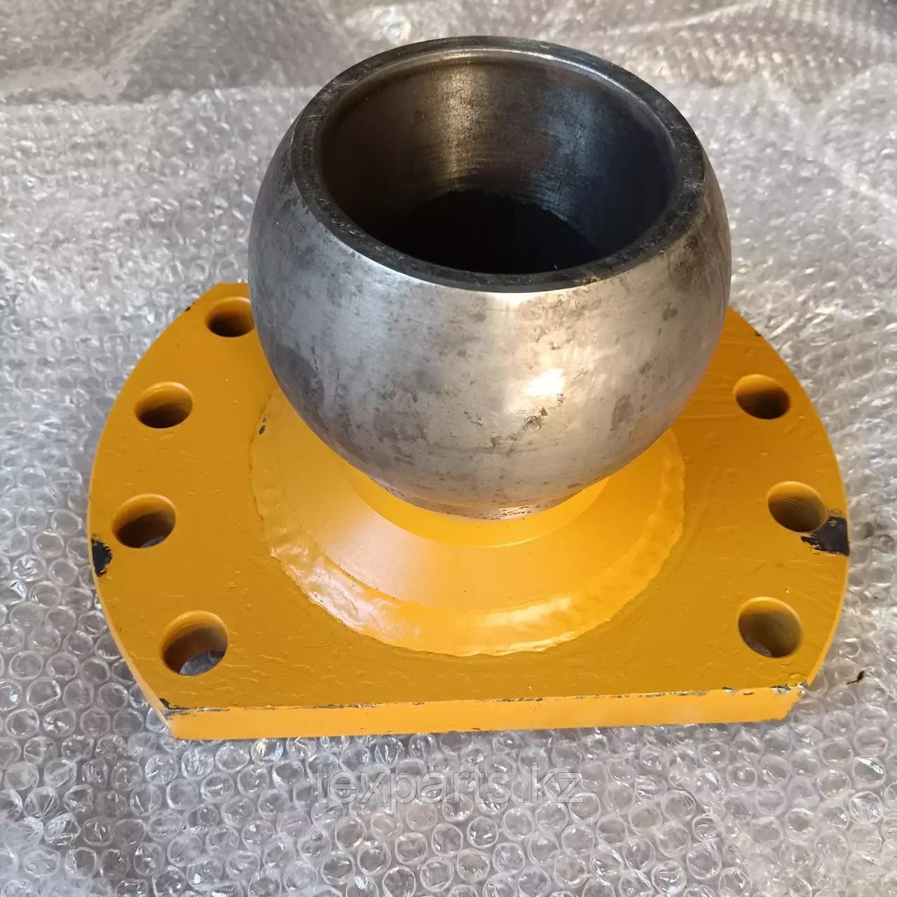 Опорная цапфа KOMATSU D65 14Z-71-33211 Код: 14Z-71-33211