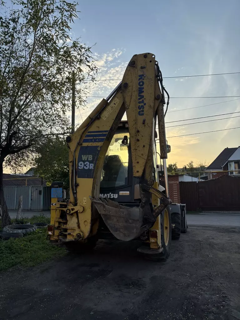 Komatsu WB93R, Экскаваторы-погрузчики