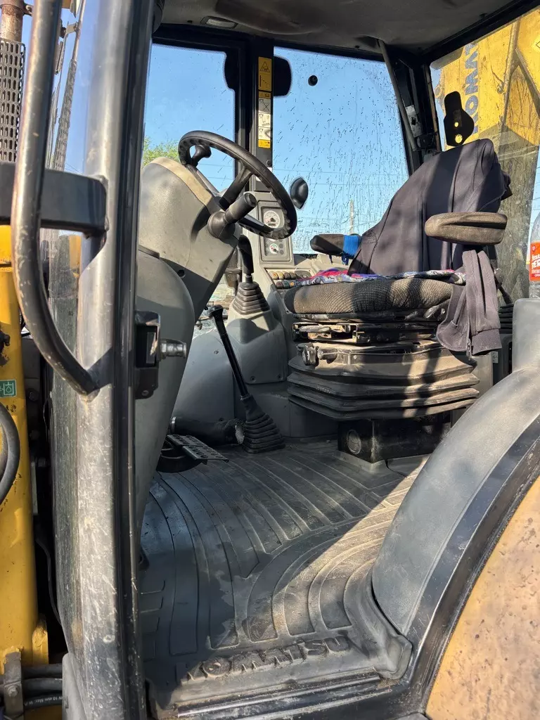 Komatsu WB93R, Экскаваторы-погрузчики