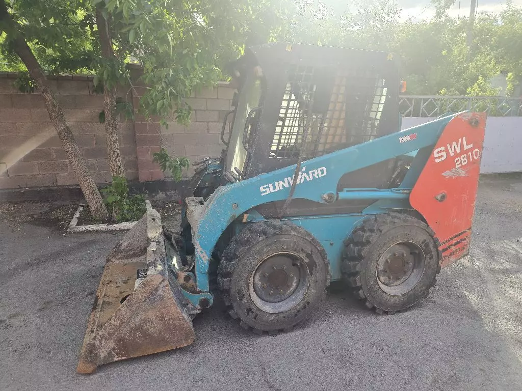 Sunward SWL2810, Мини-погрузчики
