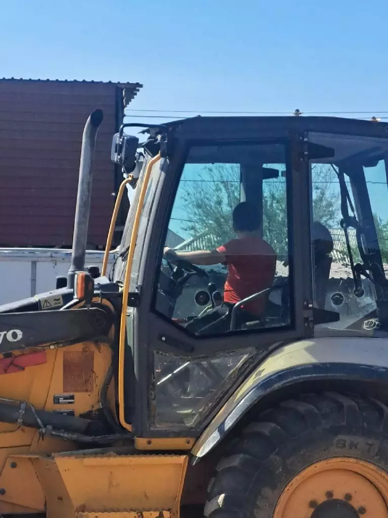 Volvo BL61B, Экскаваторы-погрузчики
