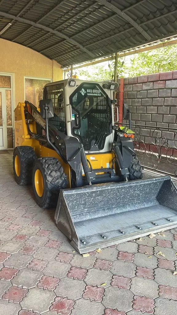 LiuGong CLG385B, Мини-погрузчики