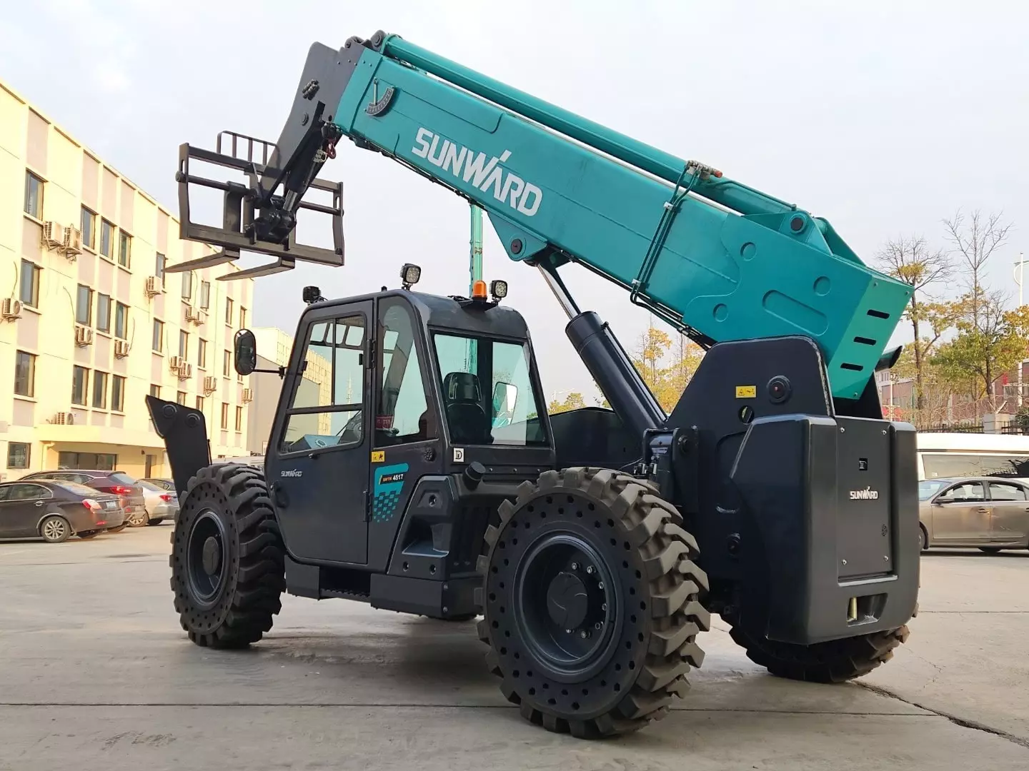Sunward SWTH4517, Телескопические погрузчики