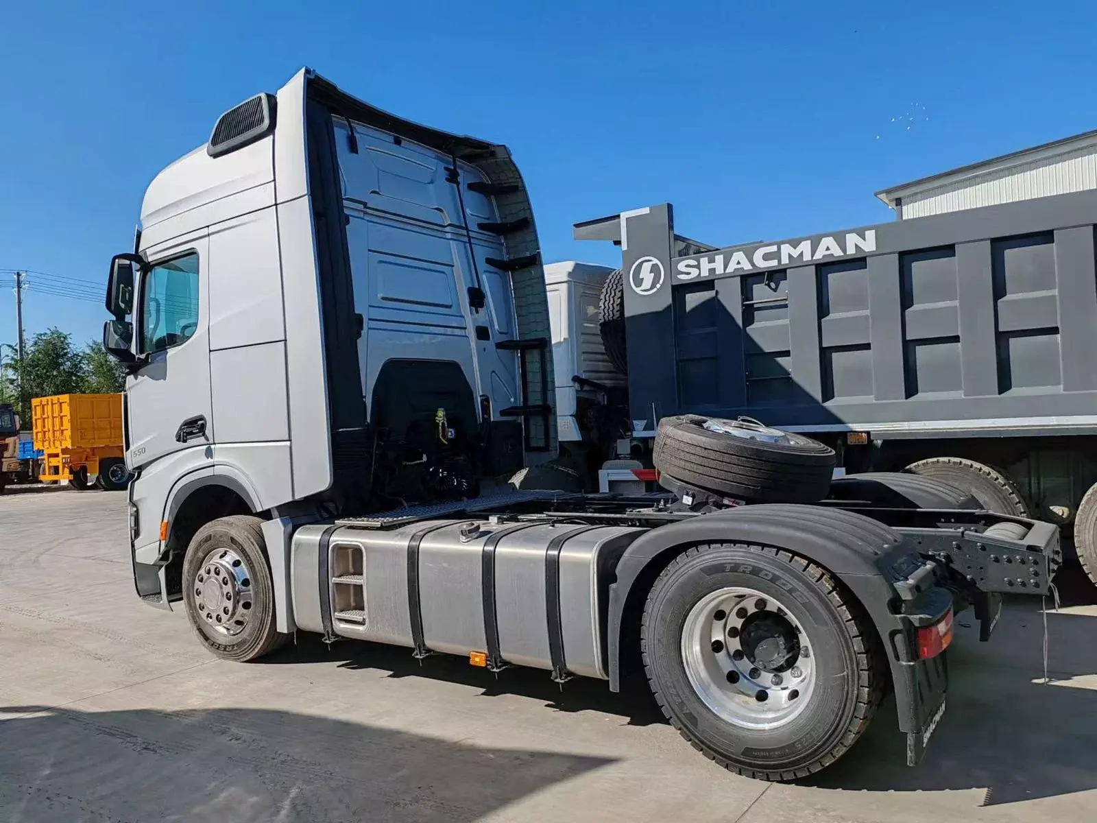 Shacman SX4188Y3381, Тягачи седельные